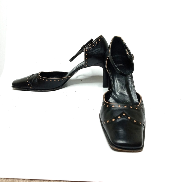 Coach Hillary Square Toe Size 8B; 3 inch Heel - Picture 2 of 10